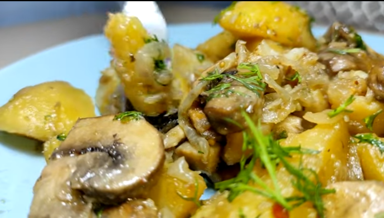 Картопля з грибами в духовці